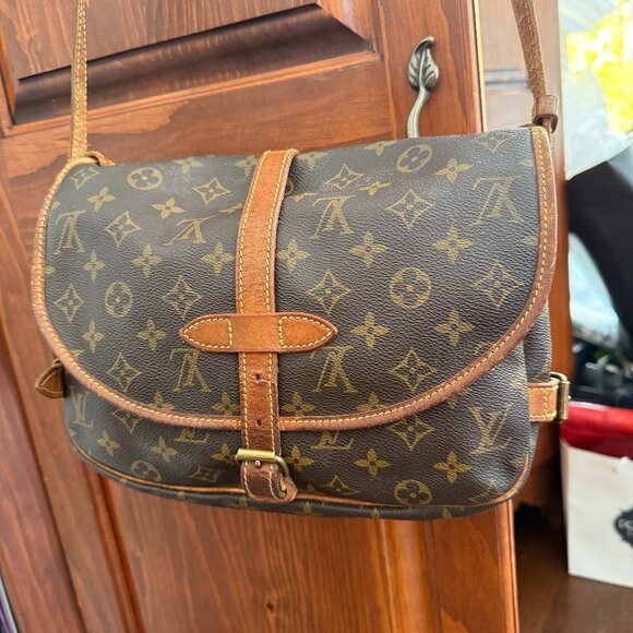 AUTHENTIC VINTAGE LOUIS VUITTON MONOGRAM "SAUMUR" 30 SHOULDER BAG/CROSSBODY - Picture 1 of 10